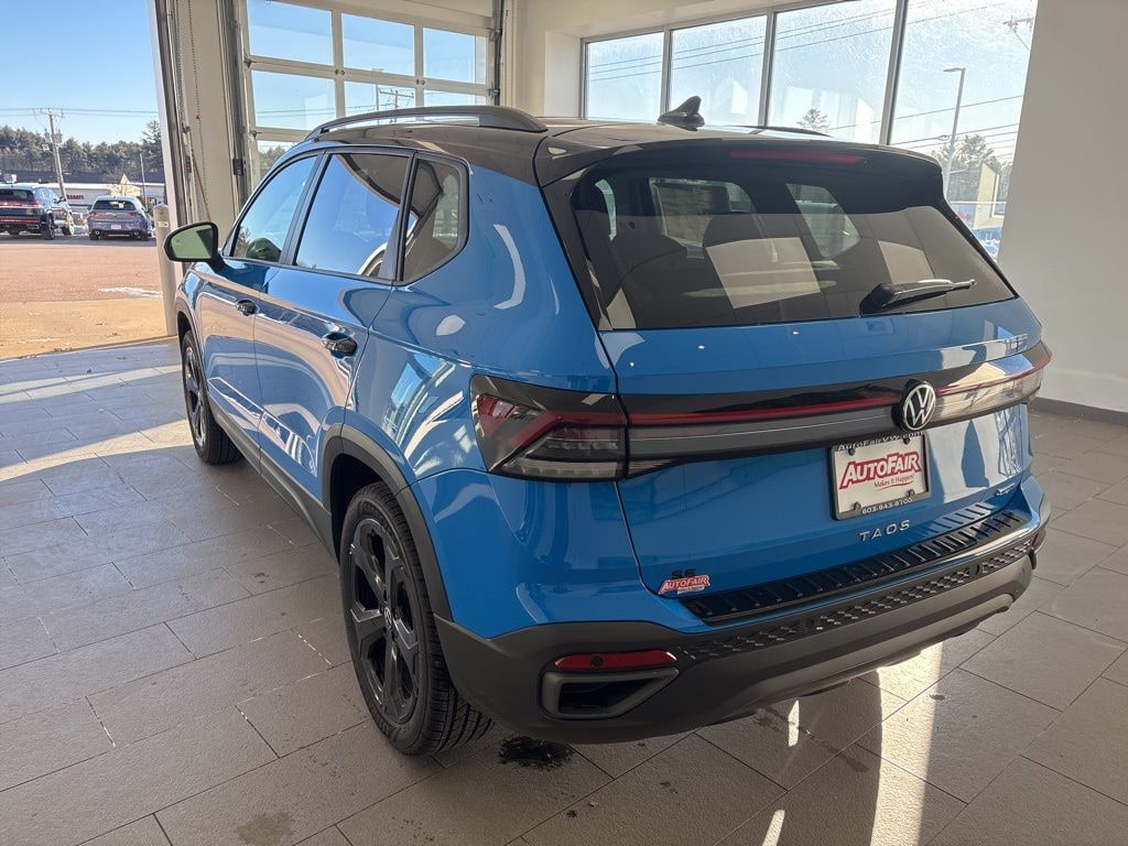 New 2026 Volkswagen Taos 1.5T SE Black SUV