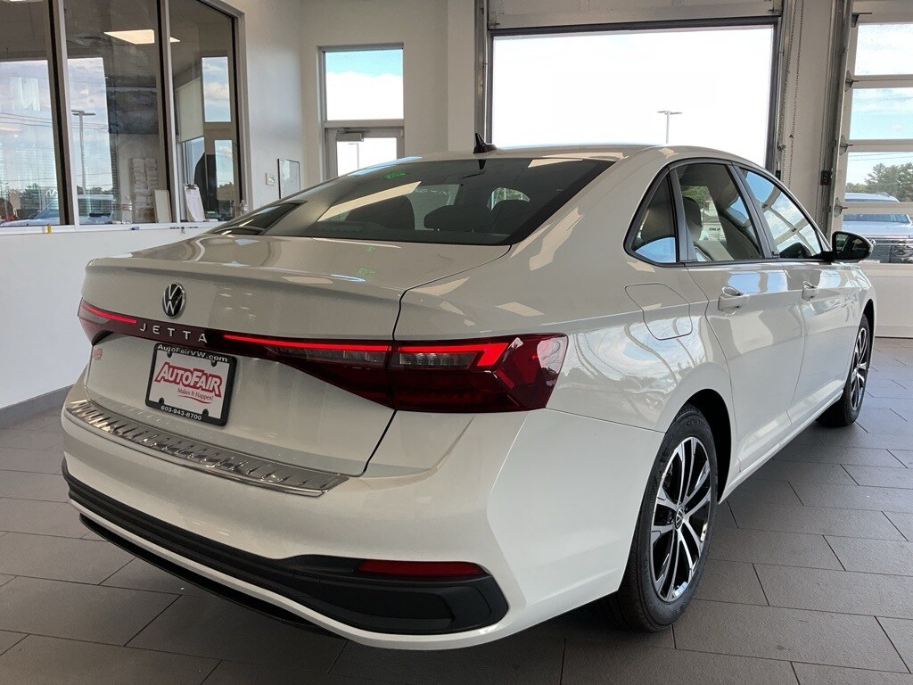 2026 Volkswagen Jetta 1.5T Sport photo 4