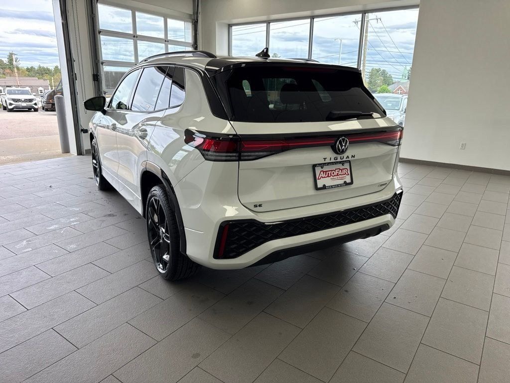 New 2026 Volkswagen Tiguan 2.0T SE R-Line Black SUV