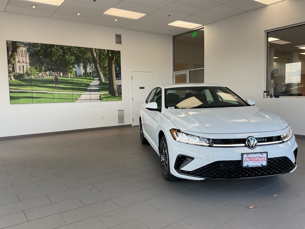 2026 Volkswagen Jetta 1.5T Sport photo 3