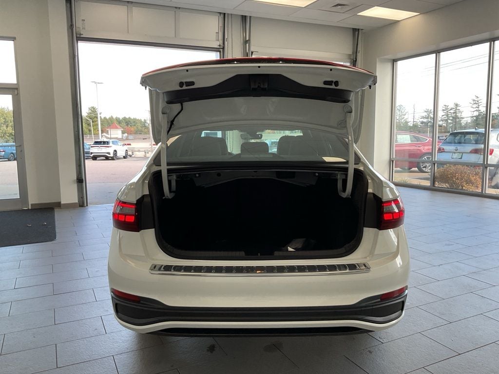 2026 Volkswagen Jetta Sport - Photo 10