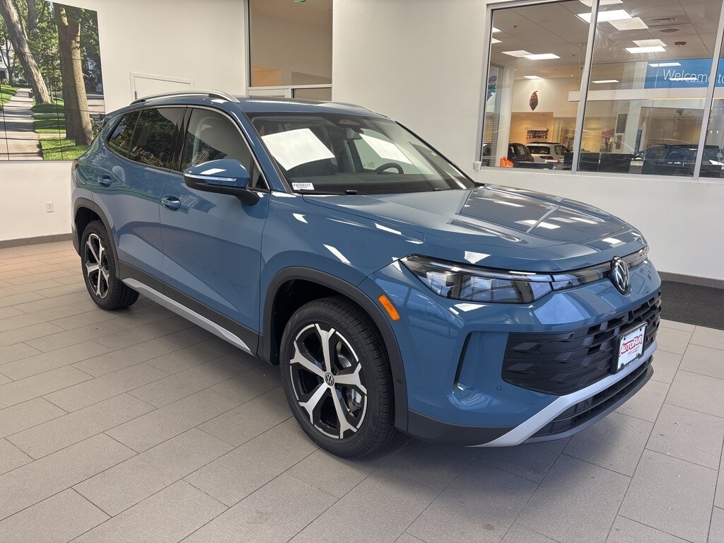 2026 Volkswagen Tiguan SE photo 3