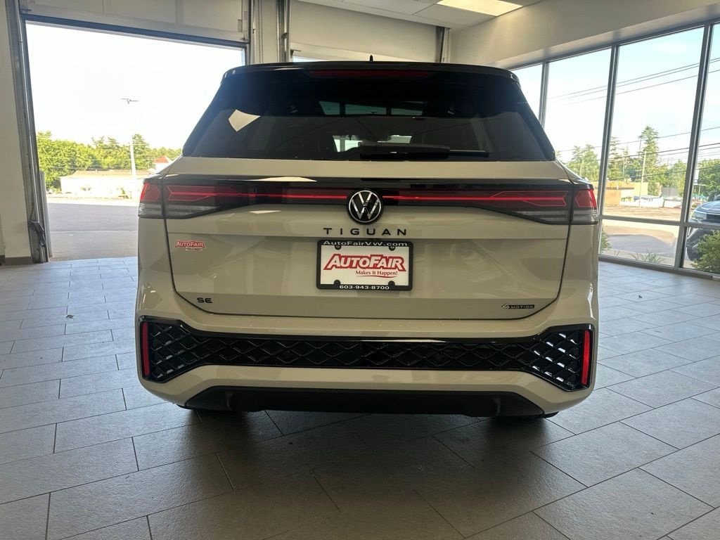 New 2026 Volkswagen Tiguan 2.0T SE R-Line Black SUV
