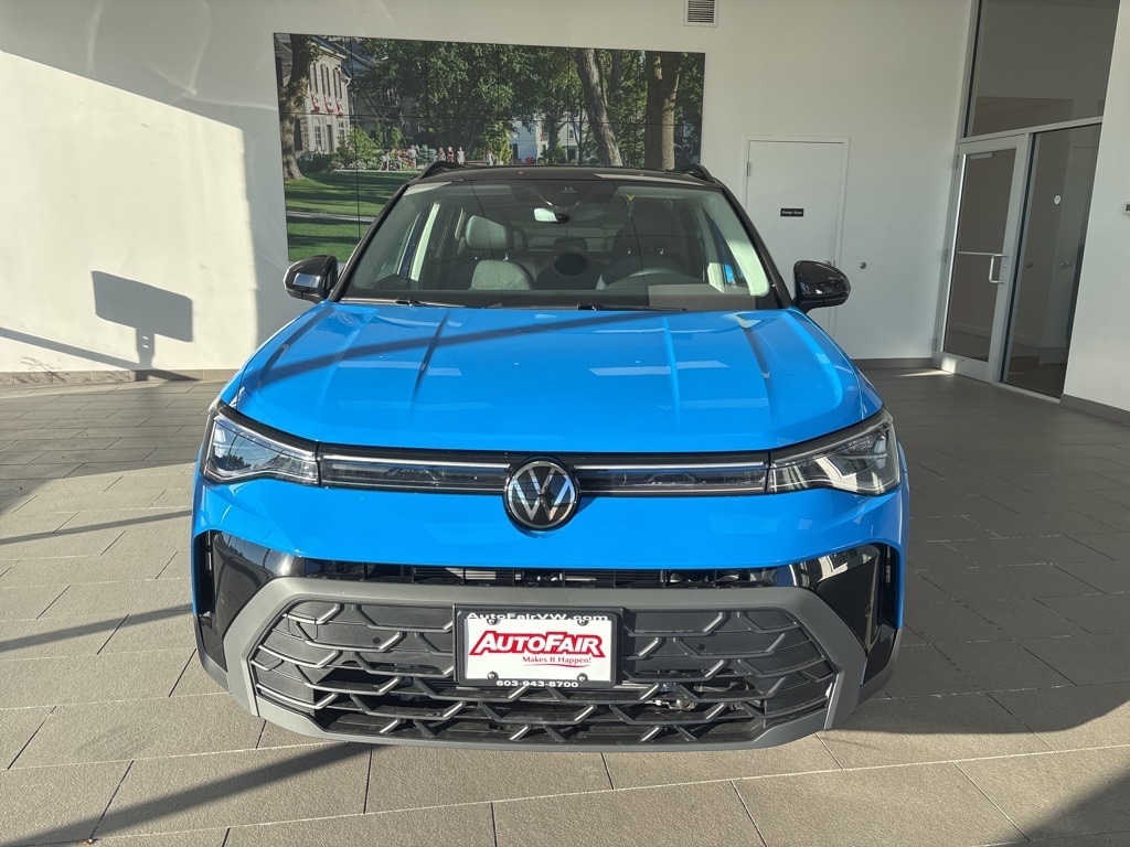 2026 Volkswagen Taos SE Black's photo