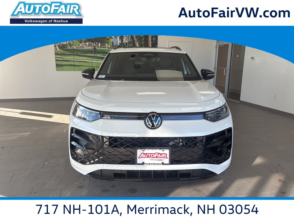 2026 Volkswagen Tiguan SE R-LINE BLACK's photo