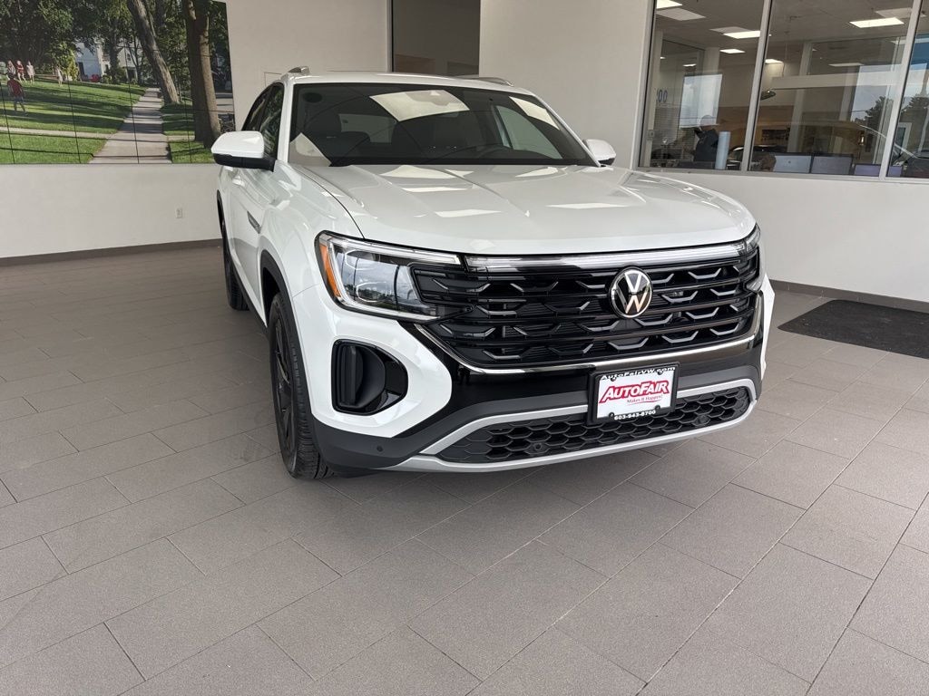 New 2026 Volkswagen Atlas Cross Sport 2.0T SE w/Technology SUV