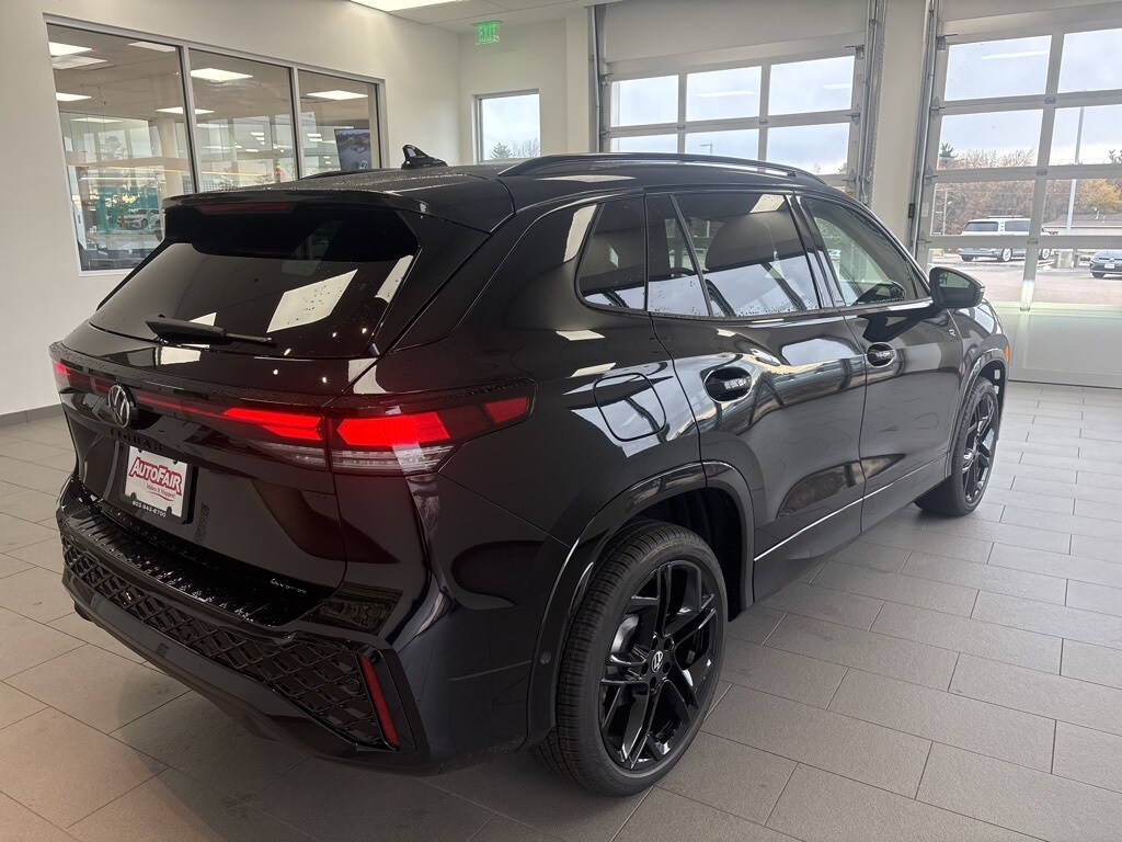 2026 Volkswagen Tiguan SE R-Line Black photo 3