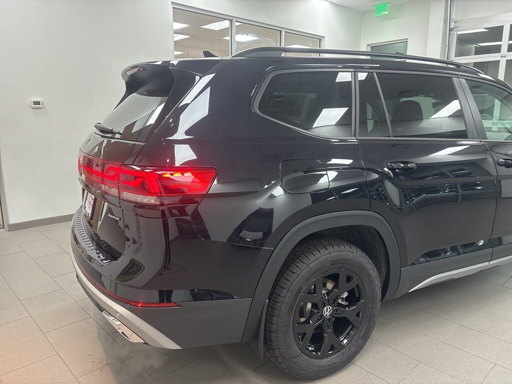 2026 Volkswagen Atlas Peak Edition SE photo 3