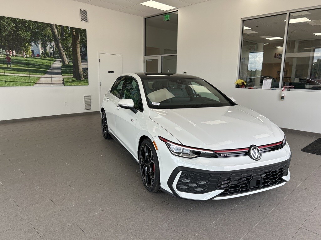 2025 Volkswagen Golf GTI Autobahn photo 2