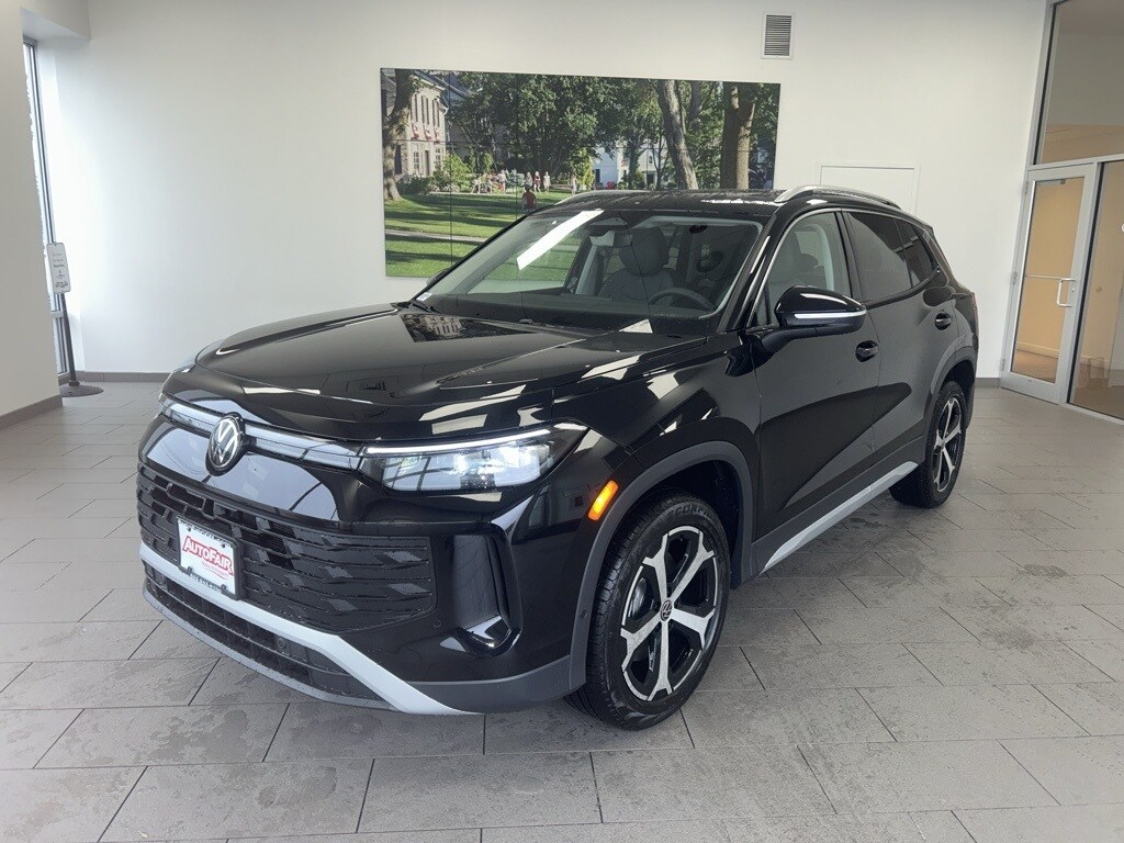 2025 Volkswagen Tiguan SE photo 2