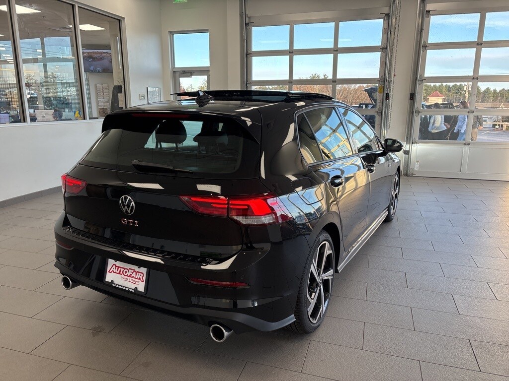 2026 Volkswagen Golf GTI SE photo 4