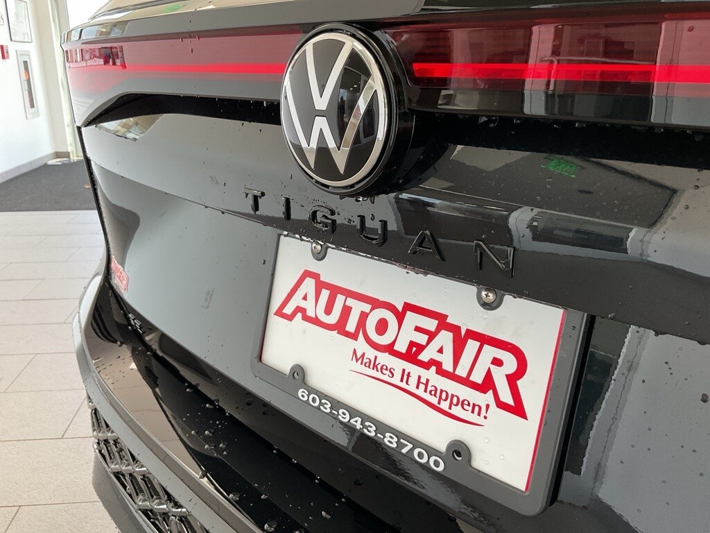 2025 Volkswagen Tiguan SE R-Line Black photo 3