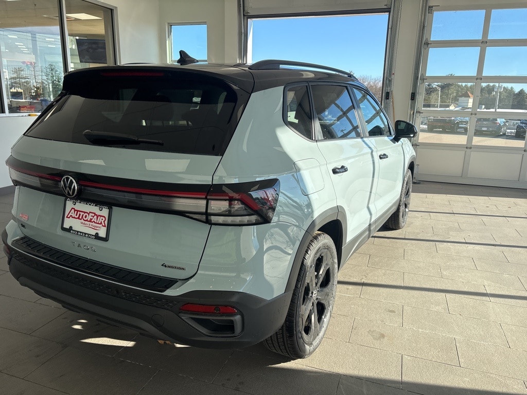 New 2026 Volkswagen Taos 1.5T SE Black SUV