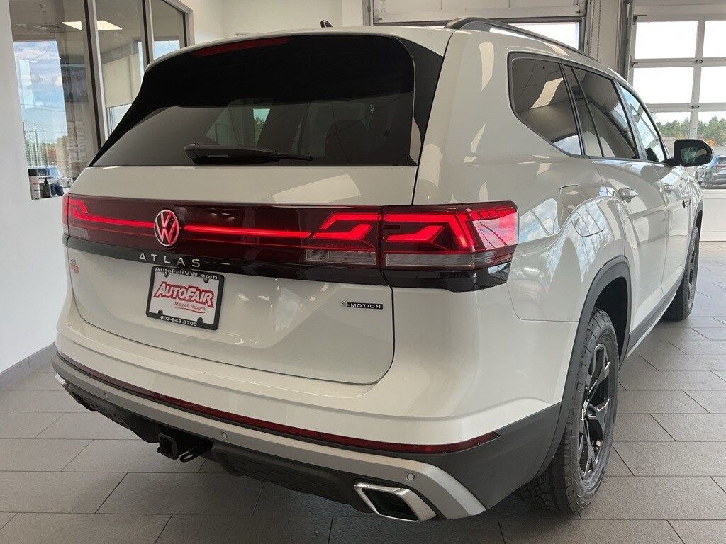 2026 Volkswagen Atlas Peak Edition SE photo 3
