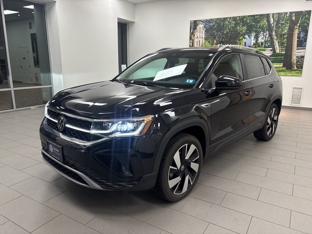 2024 Volkswagen Taos SEL photo 2