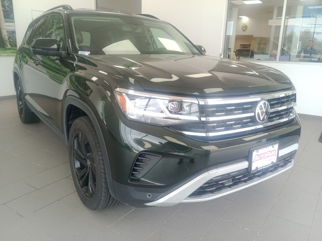 Used 2022 Volkswagen Atlas SE w/Tech with VIN 1V2HR2CA7NC513713 for sale in Merrimack, NH