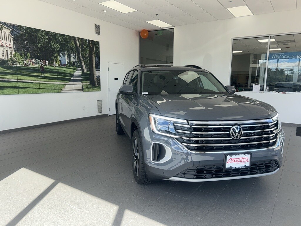 2026 Volkswagen Atlas SE Technology photo 2