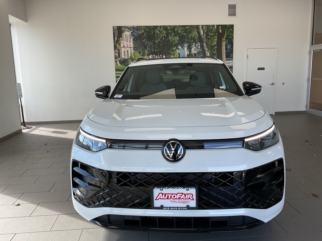 2025 Volkswagen Tiguan SE R-Line Black photo 2