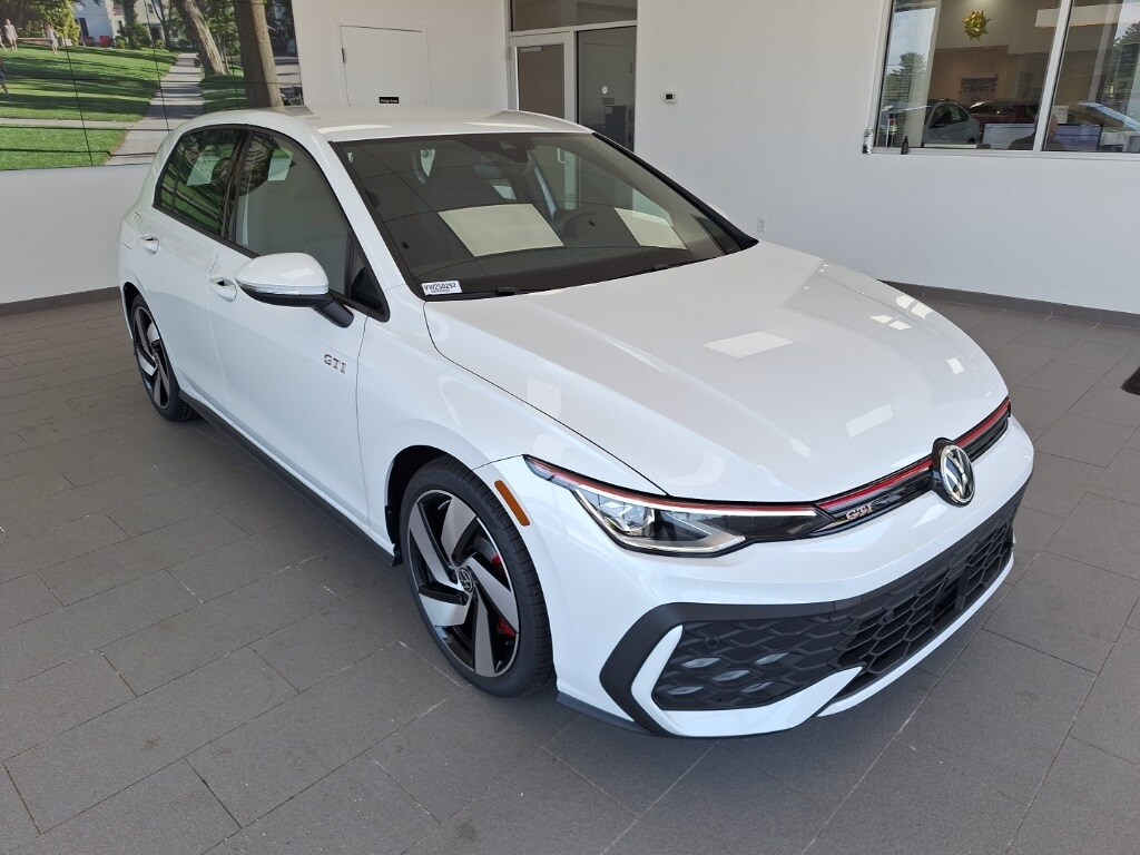 2025 Volkswagen Golf GTI S photo 2
