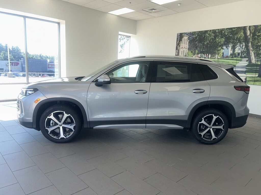 2025 Volkswagen Tiguan SE photo 2