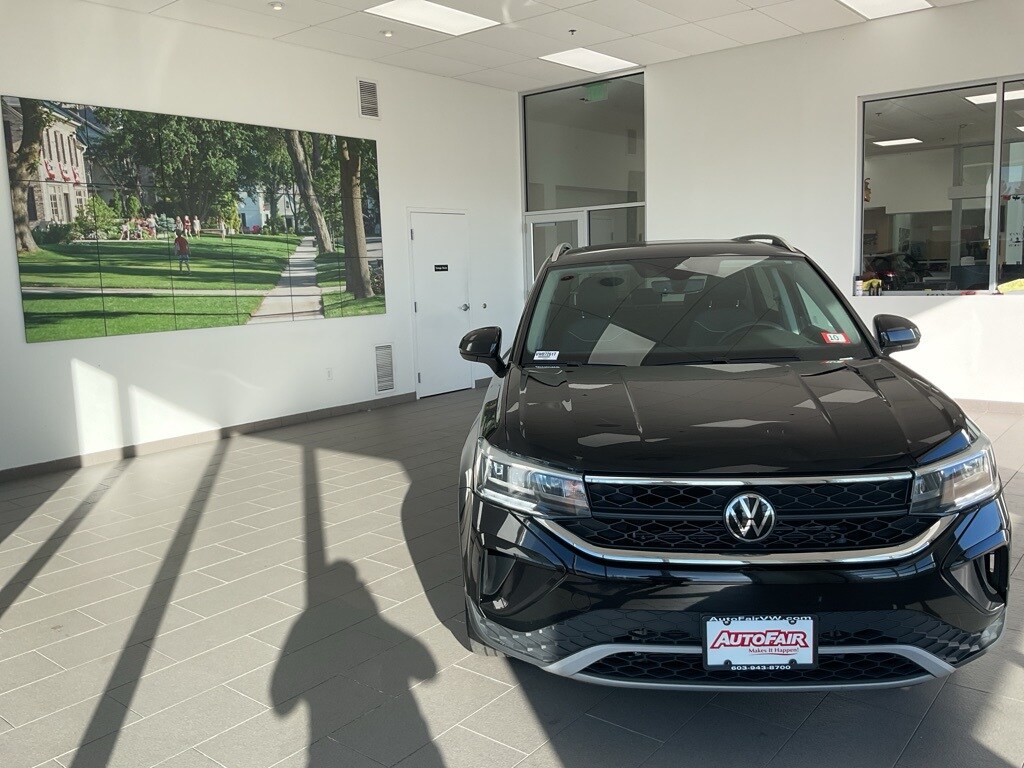 2023 Volkswagen Taos SE photo 3