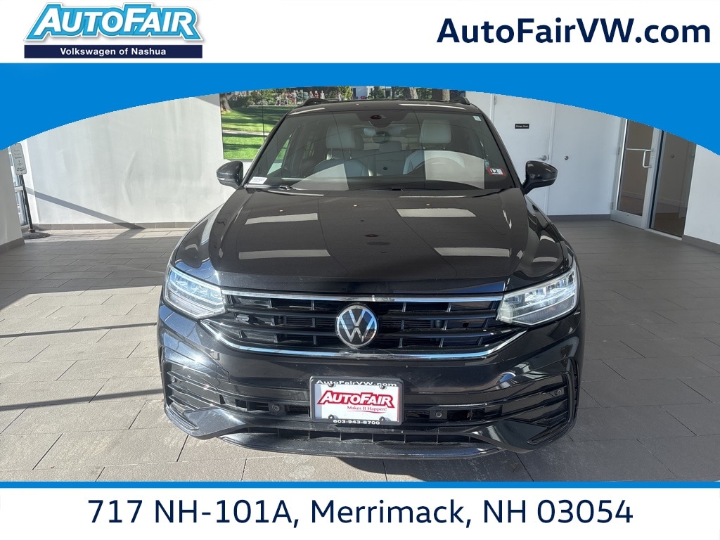 2024 Volkswagen Tiguan SE R-LINE BLACK's photo