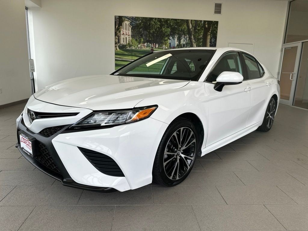 Used 2019 Toyota Camry SE Sedan
