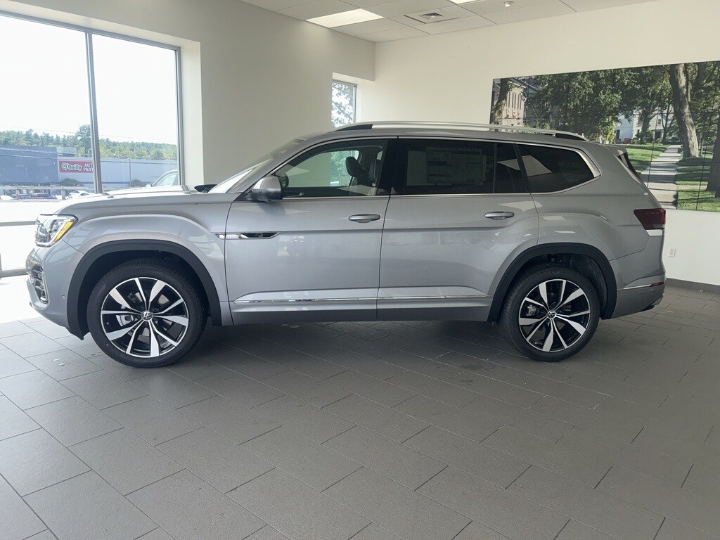 2026 Volkswagen Atlas SEL Premium R-Line photo 3