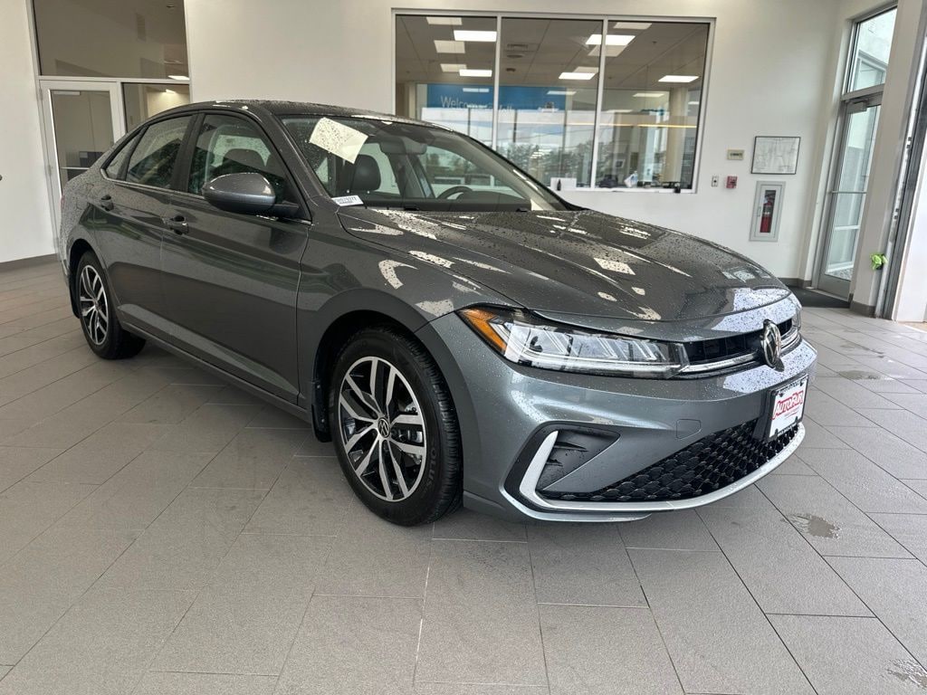 Certified 2025 Volkswagen Jetta 1.5T SE Sedan
