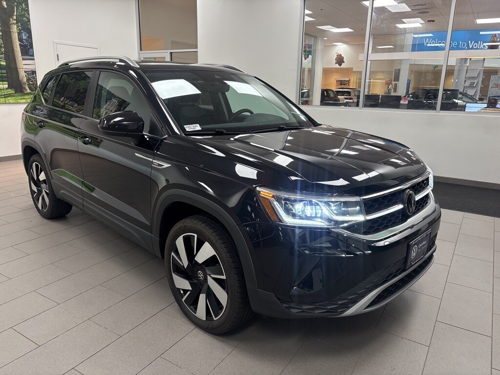 2024 Volkswagen Taos SEL photo 3