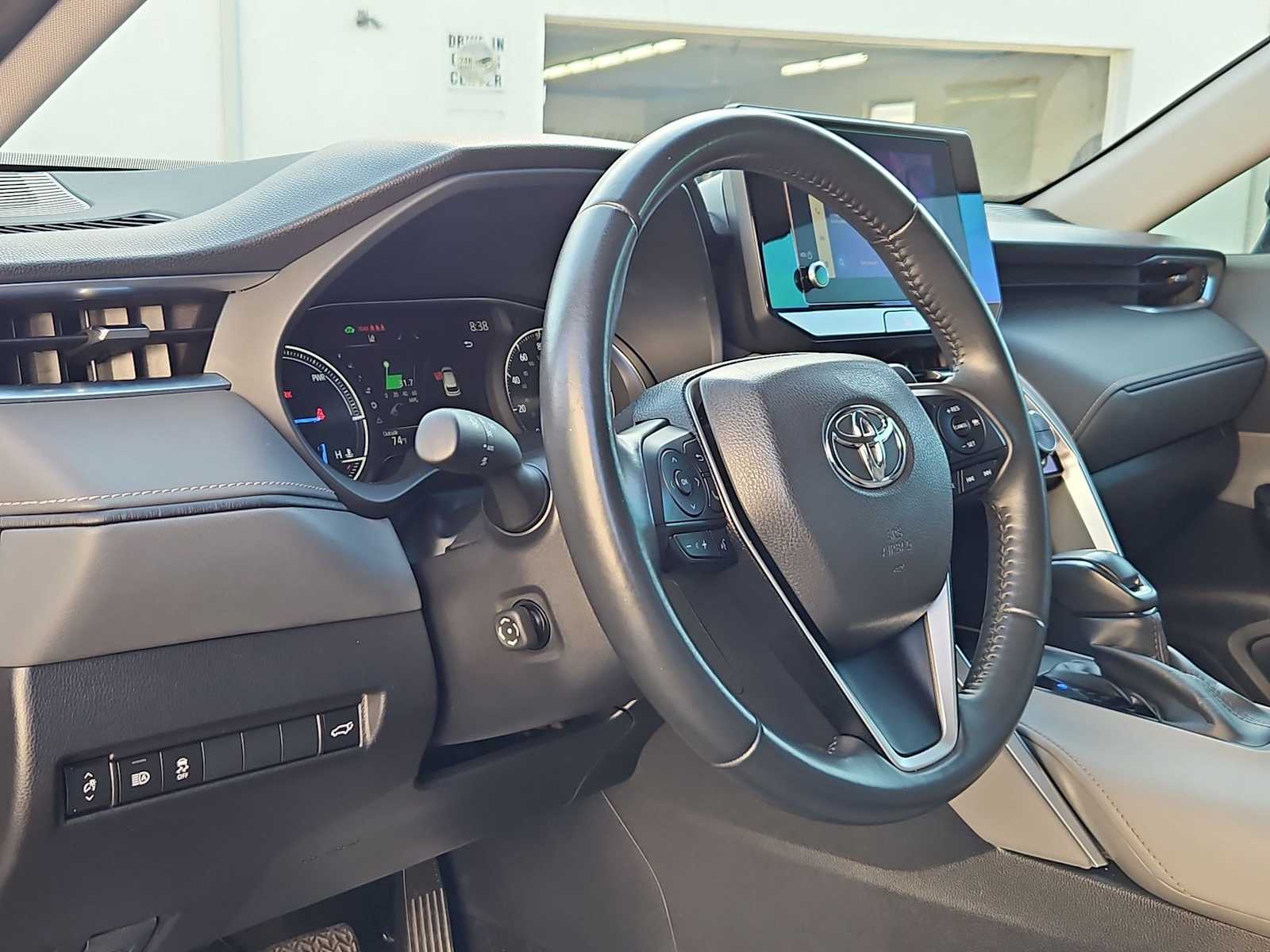 Thumbnail: 2023 Toyota Venza - 10