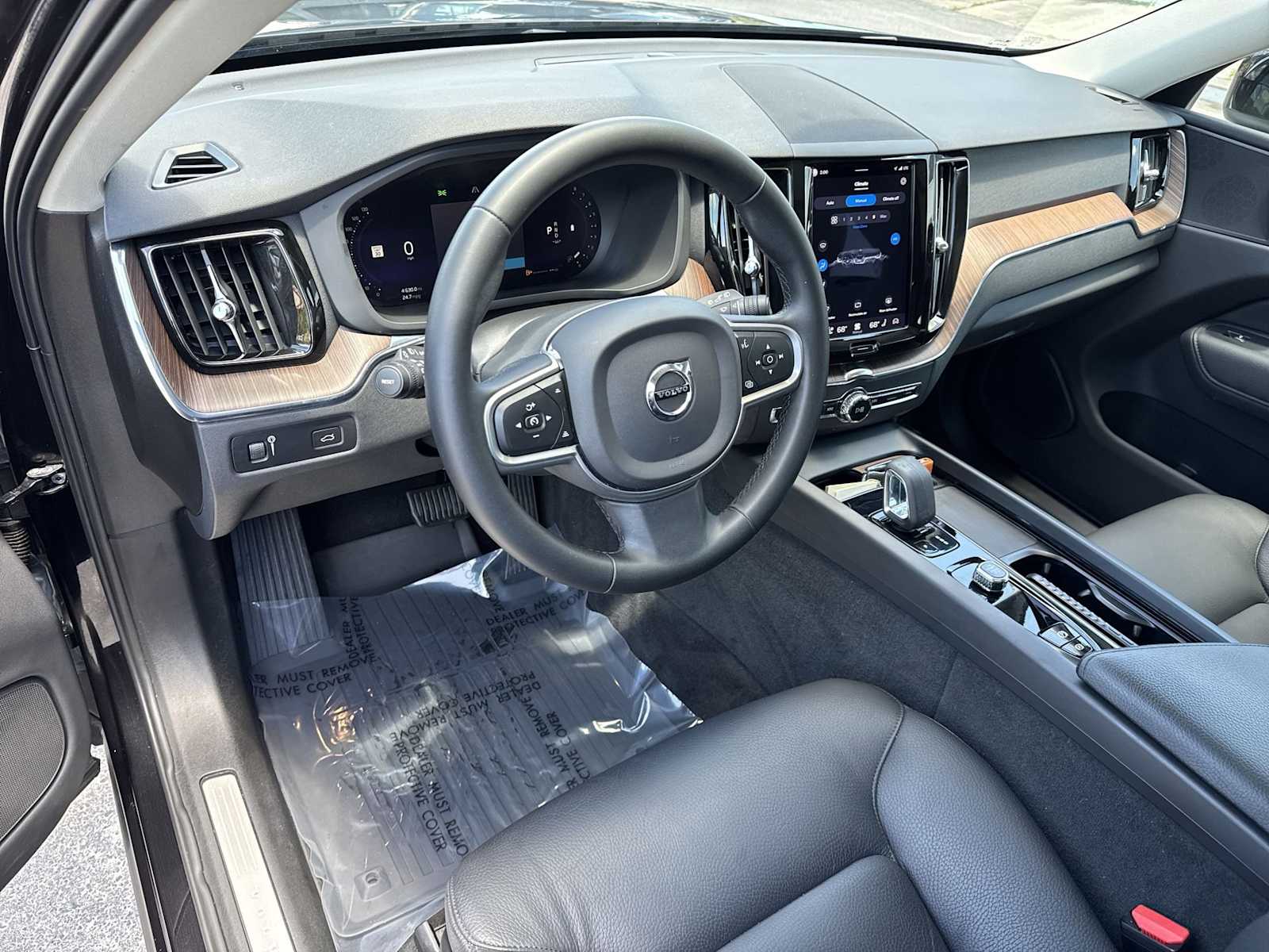 Thumbnail: 2022 Volvo XC60 - 2