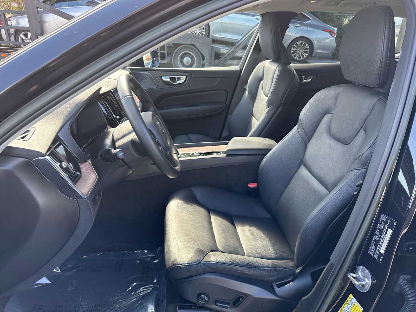 Thumbnail: 2023 Volvo XC60 - 16