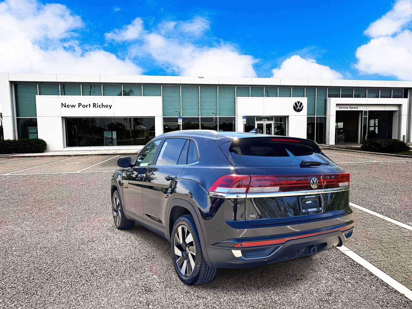 Thumbnail: 2024 Volkswagen Atlas - 6