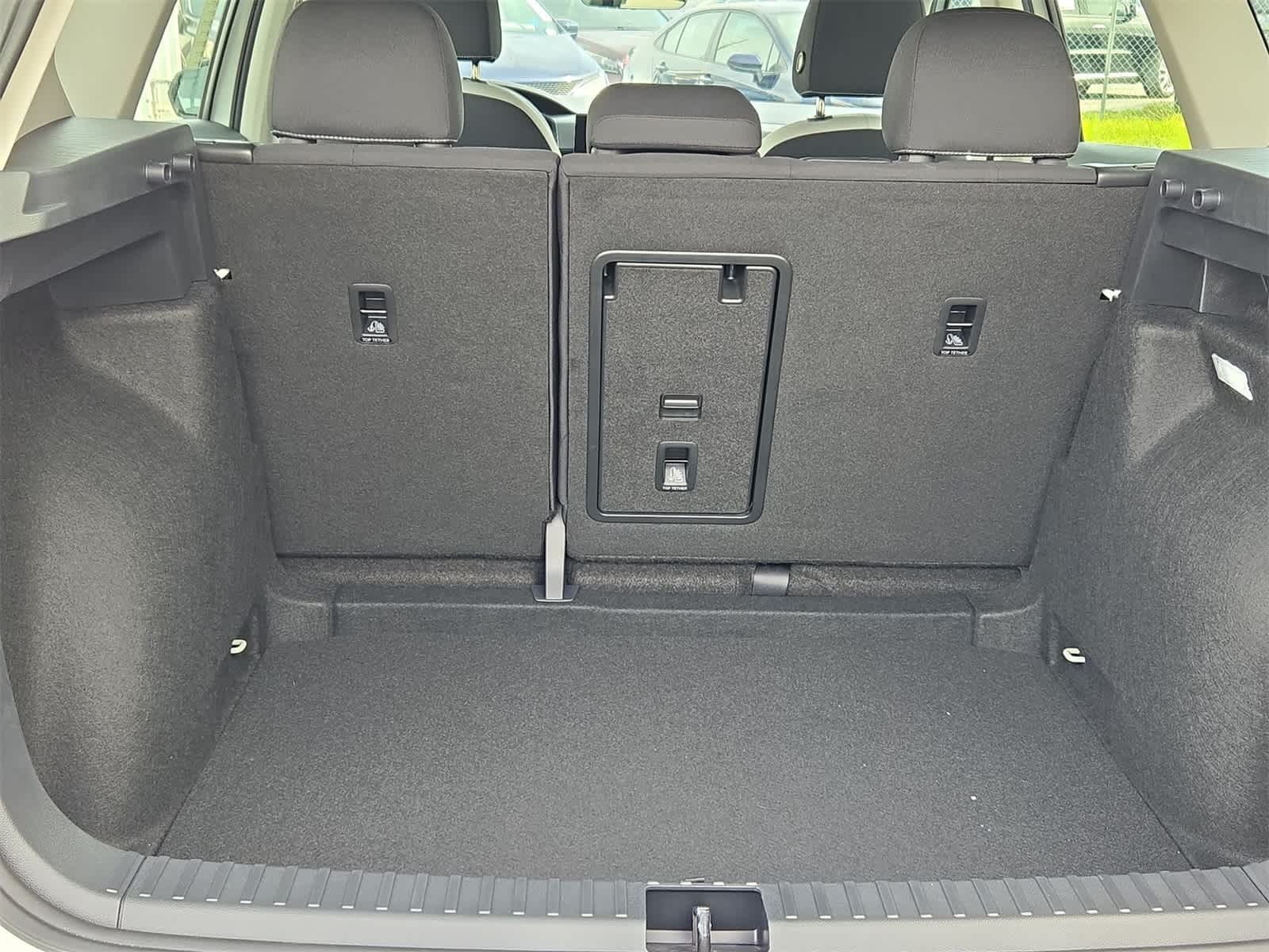 Thumbnail: 2025 Volkswagen Taos - 32