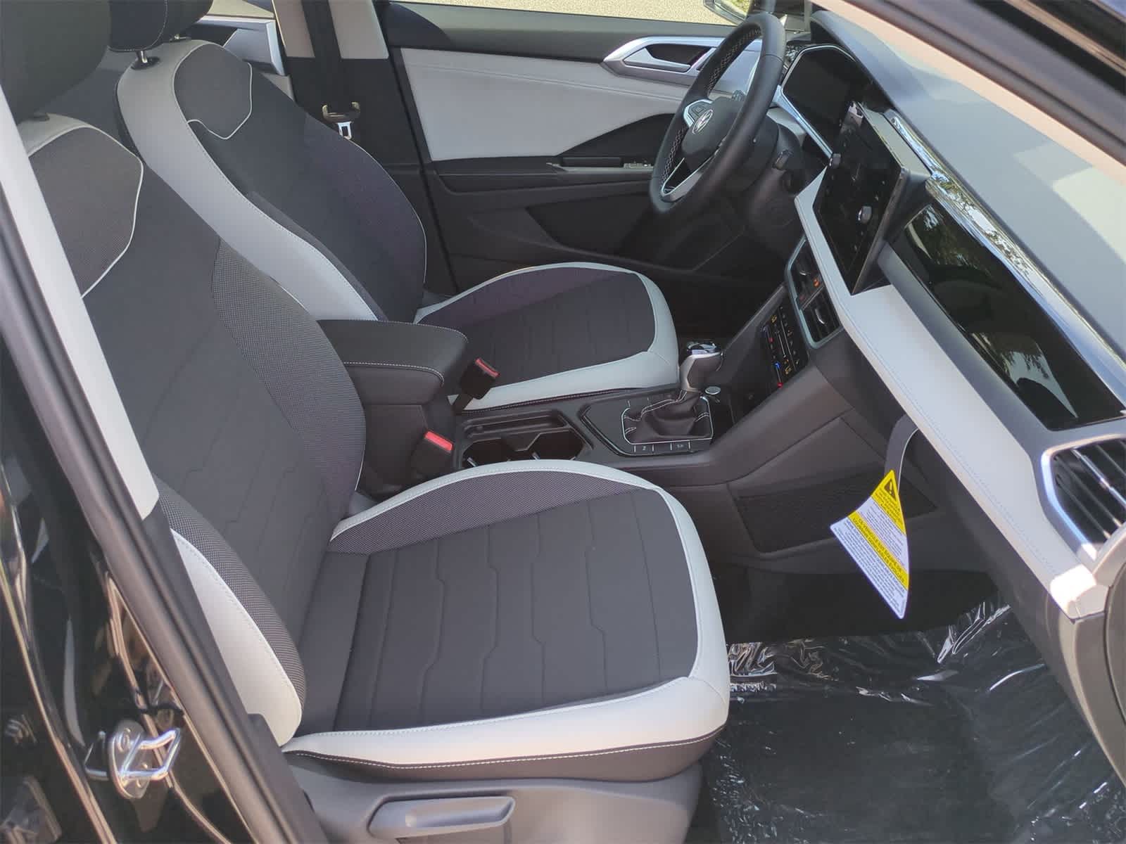 Thumbnail: 2025 Volkswagen Taos - 22