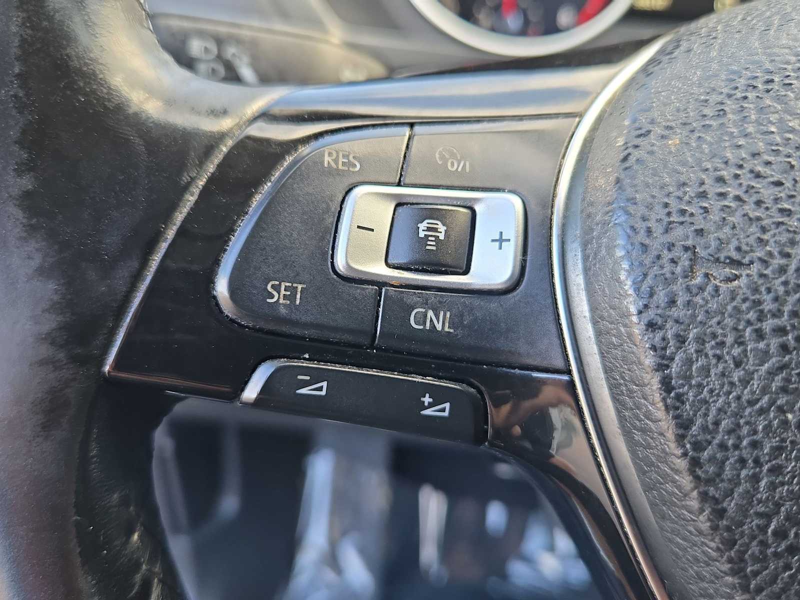 Thumbnail: 2018 Volkswagen Tiguan - 22