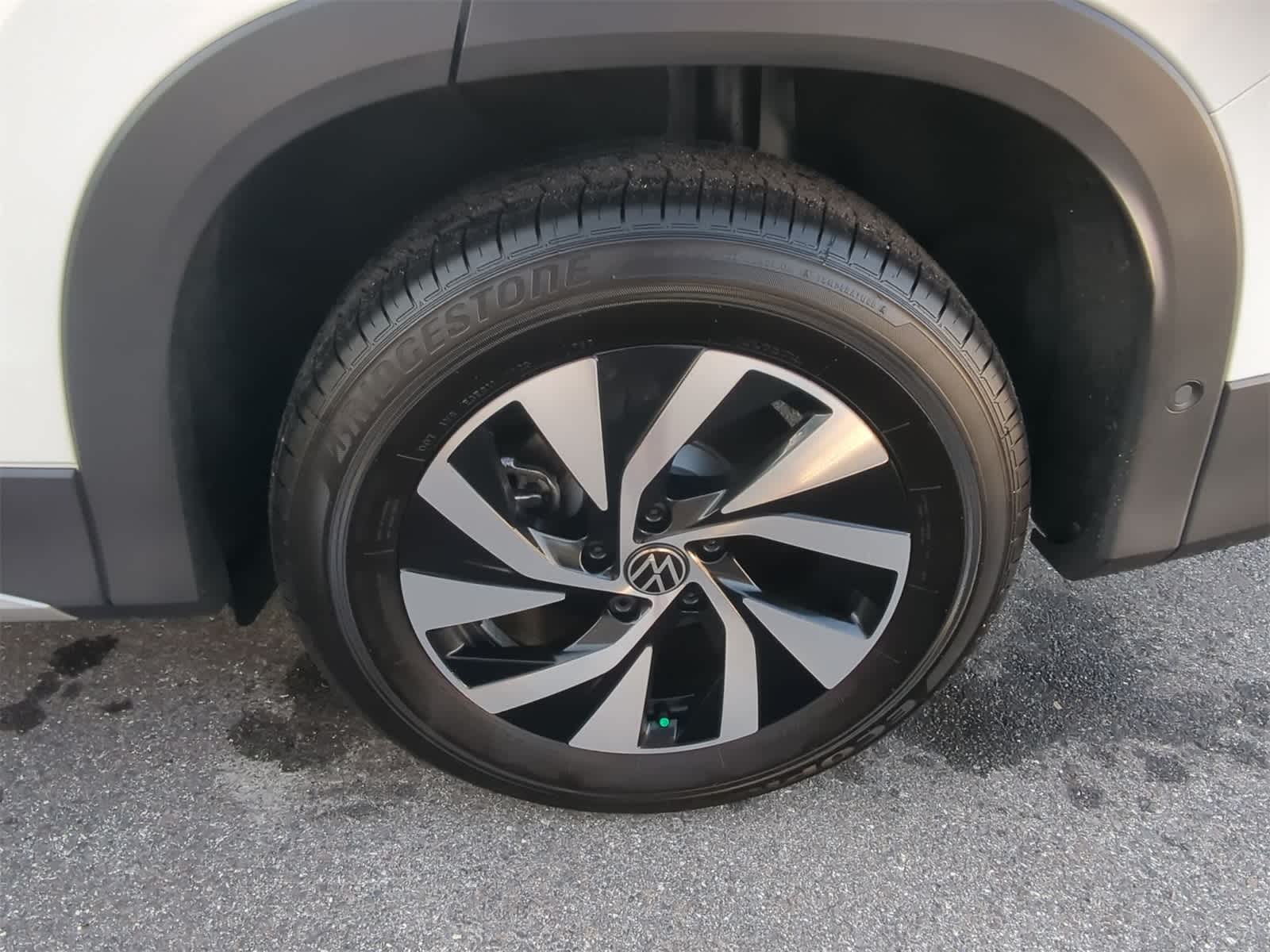 Thumbnail: 2025 Volkswagen Tiguan - 14