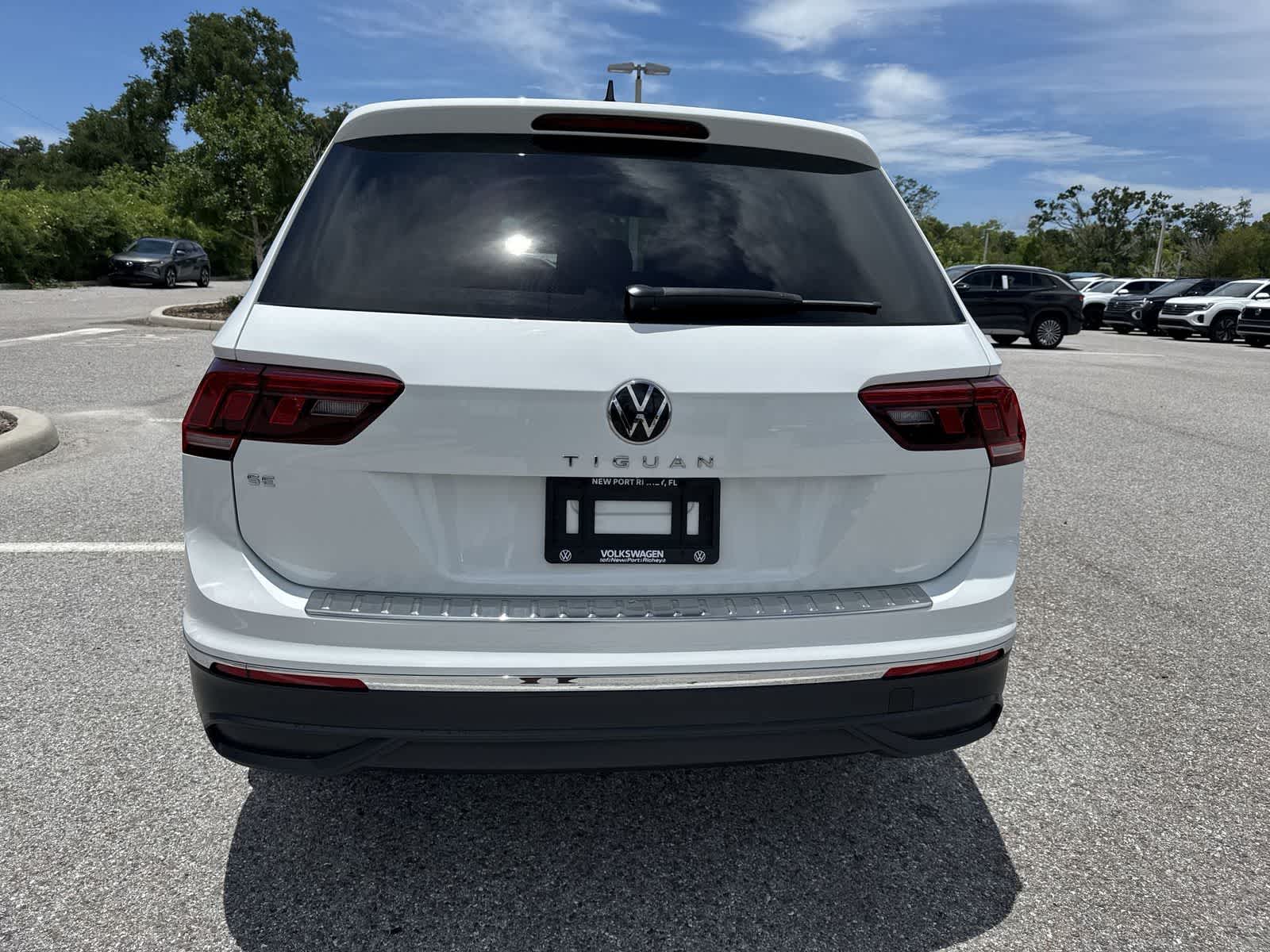 Thumbnail: 2024 Volkswagen Tiguan - 12