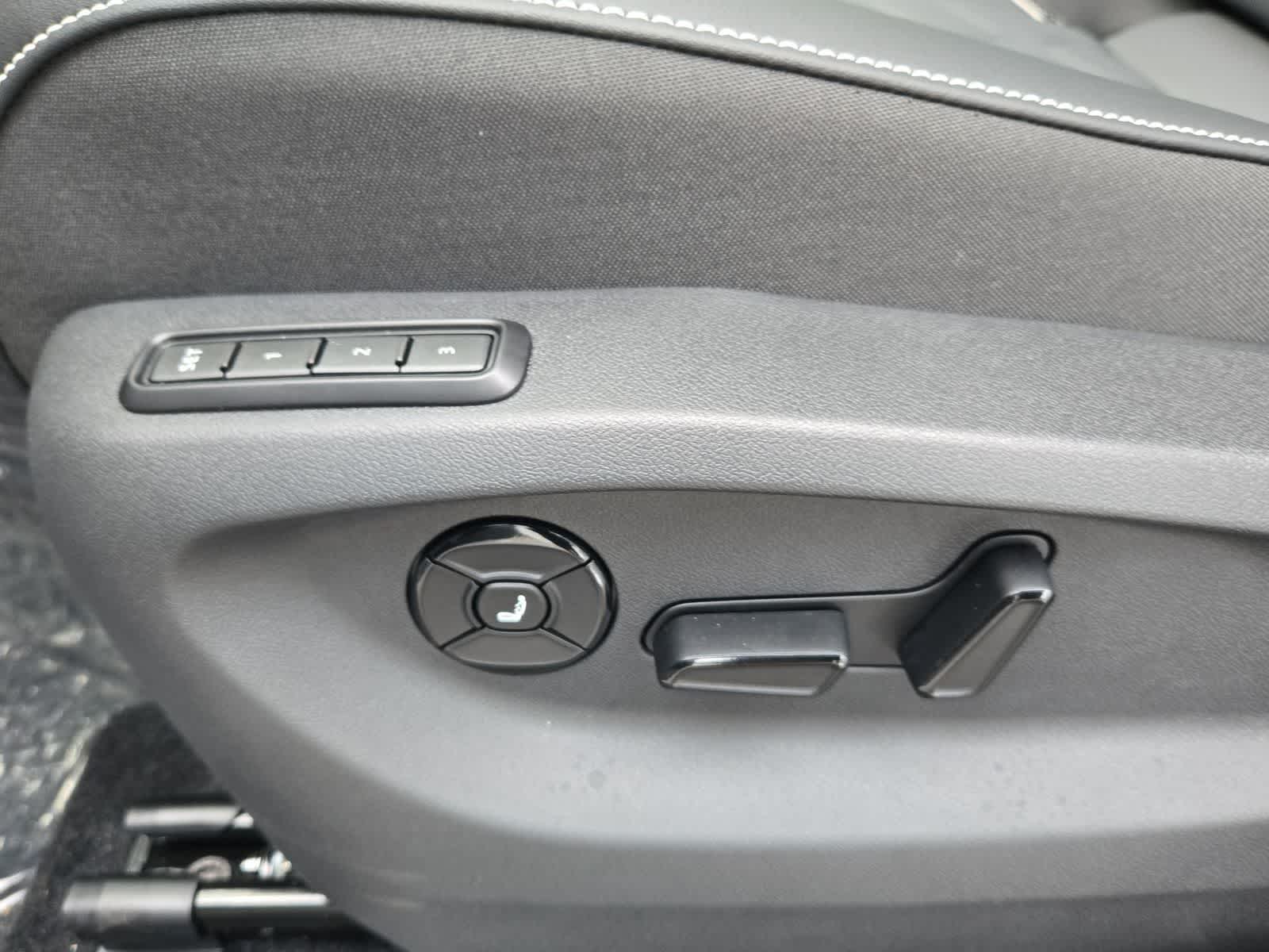 Thumbnail: 2025 Volkswagen Tiguan - 18