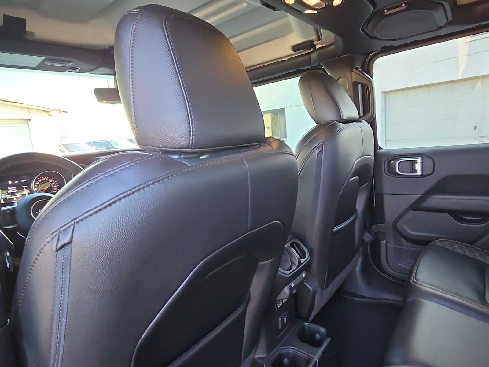 Thumbnail: 2023 Jeep Gladiator - 18