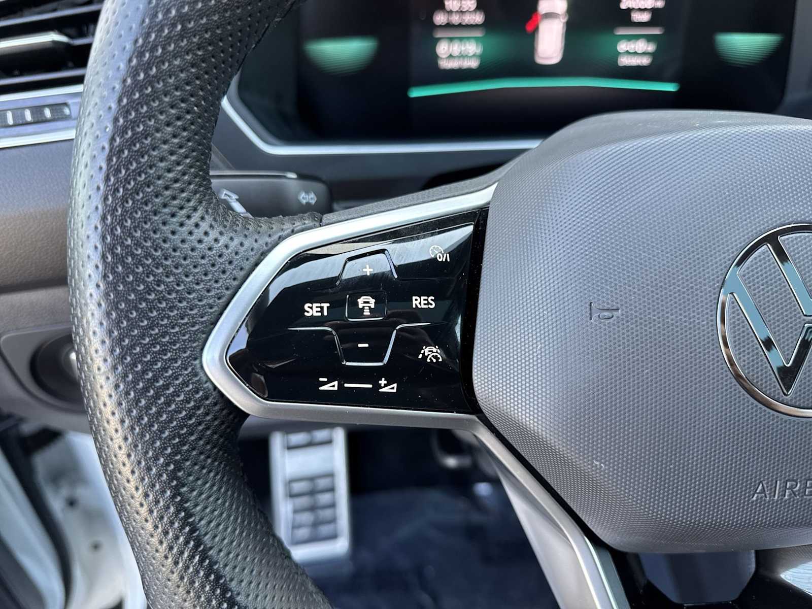 Thumbnail: 2023 Volkswagen Tiguan - 29