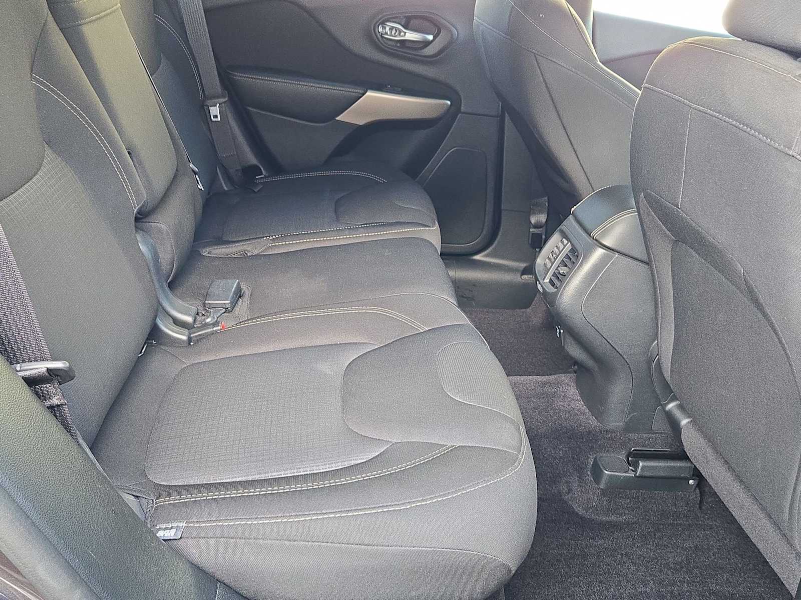 Thumbnail: 2017 Jeep Cherokee - 20