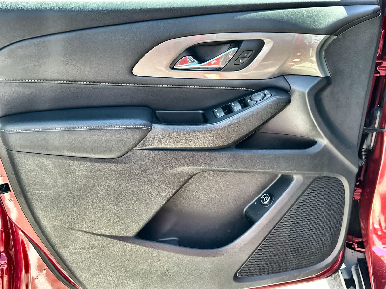 Thumbnail: 2023 Chevrolet Traverse - 28