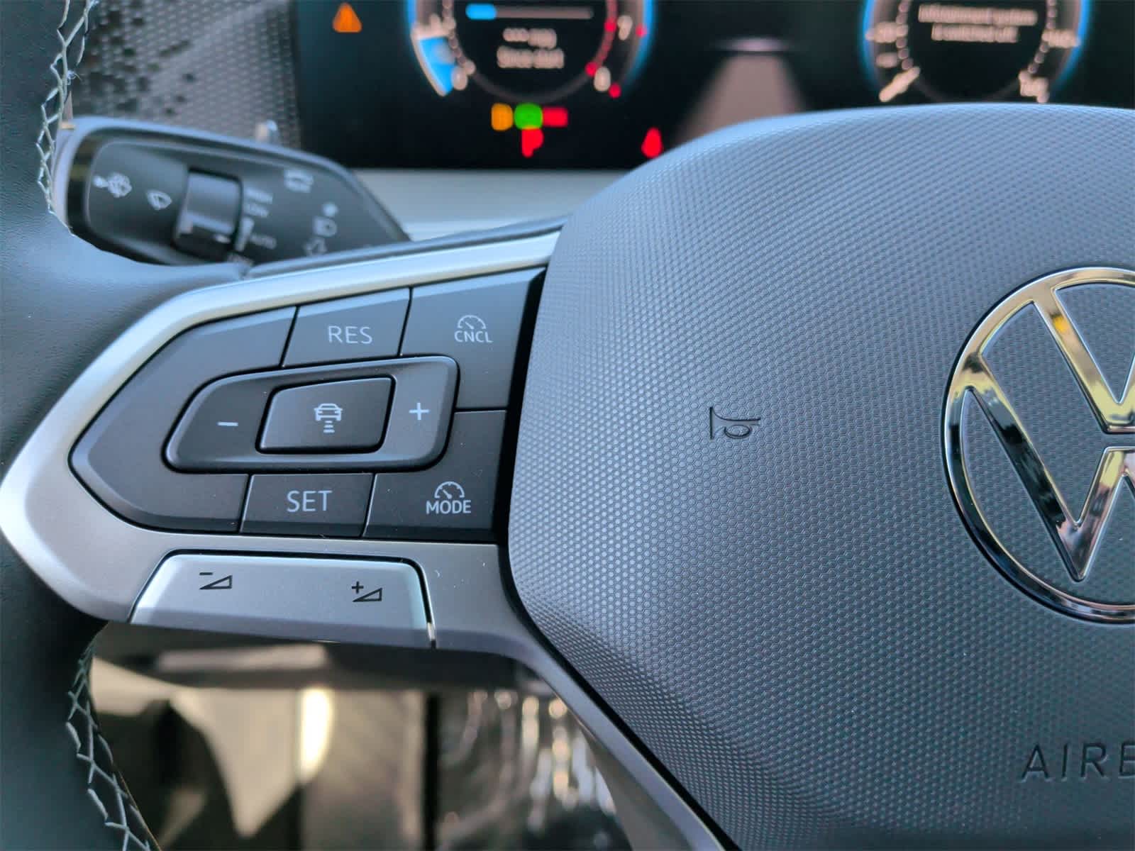 Thumbnail: 2025 Volkswagen Tiguan - 23