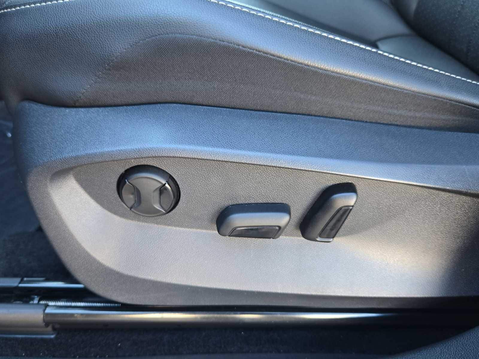 Thumbnail: 2023 Volkswagen Tiguan - 17