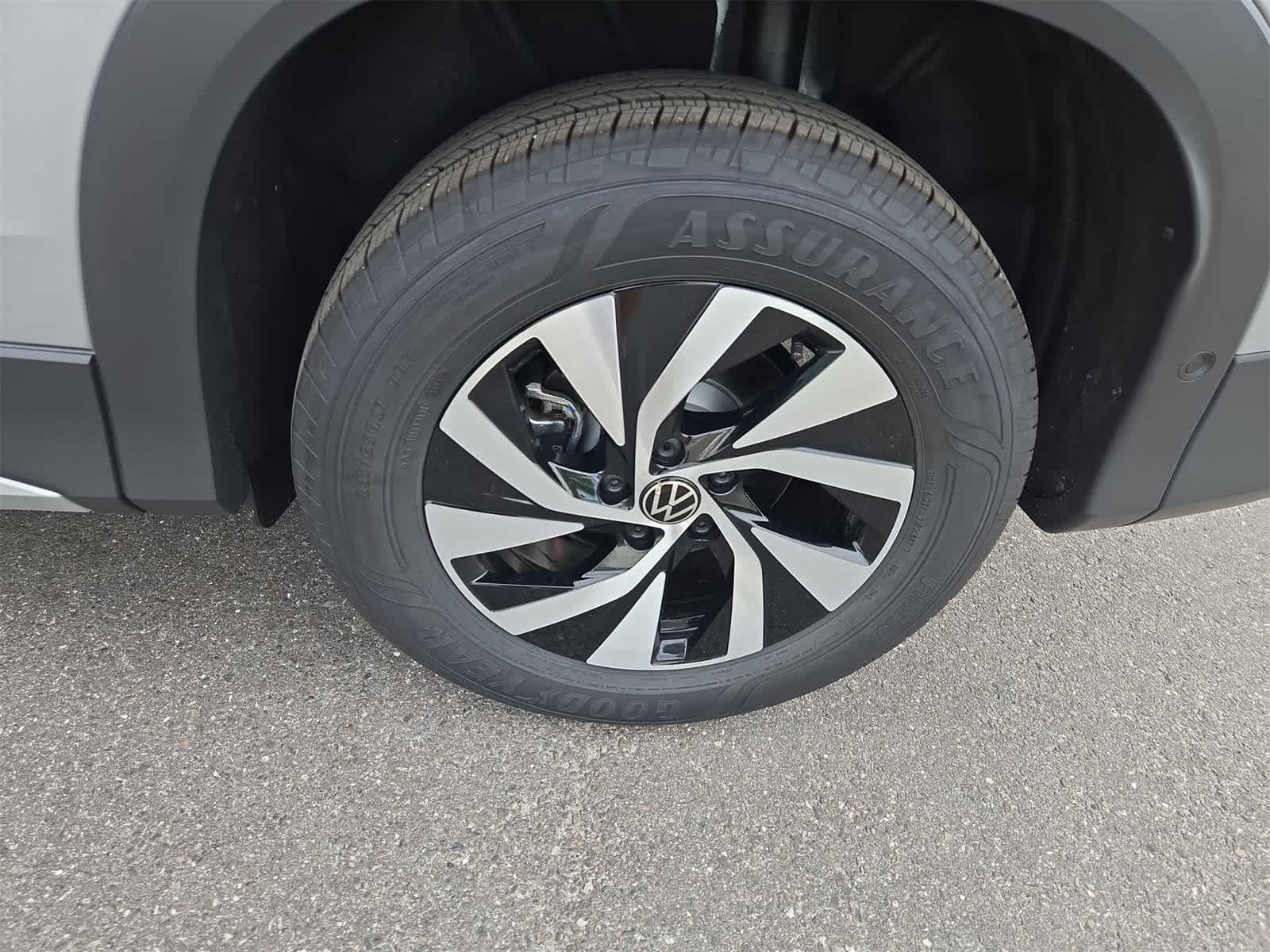 Thumbnail: 2025 Volkswagen Tiguan - 14