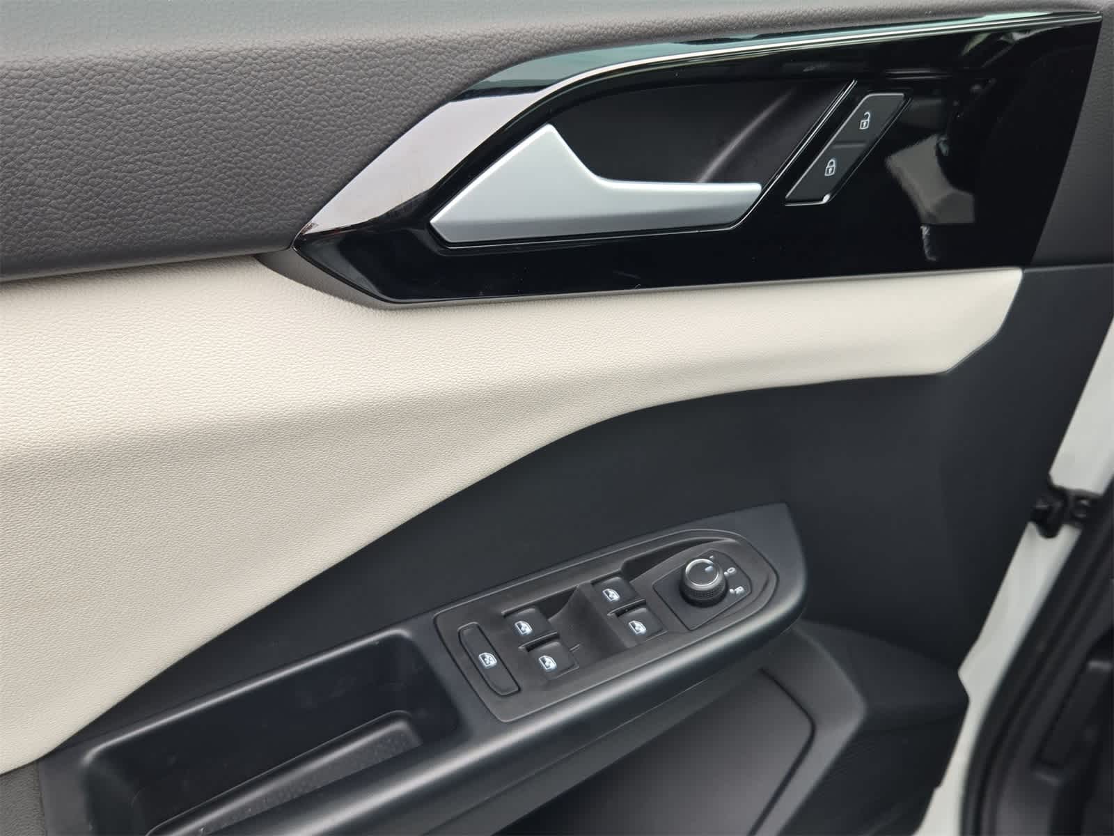 Thumbnail: 2025 Volkswagen Taos - 36