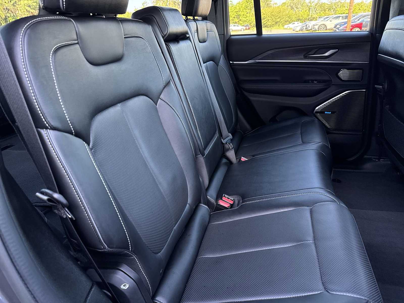 Thumbnail: 2022 Jeep Grand Cherokee - 25