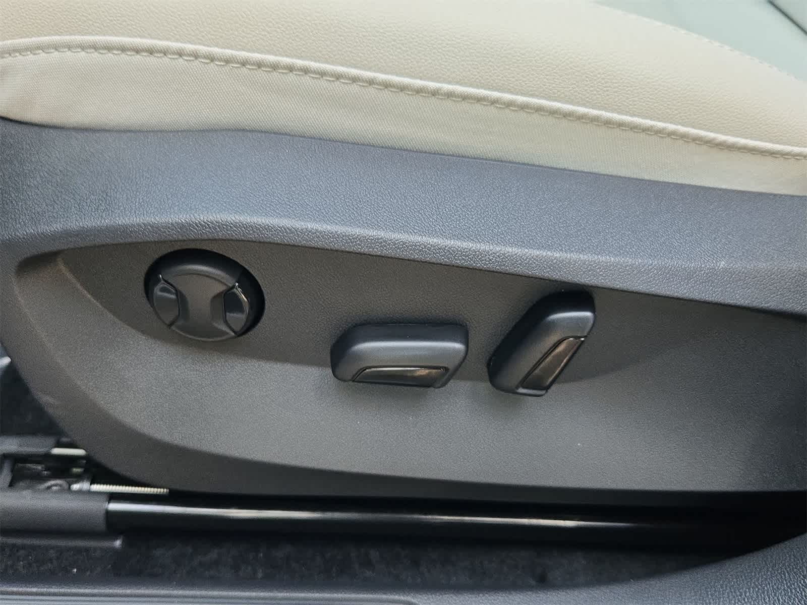 Thumbnail: 2025 Volkswagen Taos - 18